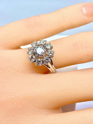 Bague 53 Bague marguerite en or blanc sertie de 9 diamants 58 Facettes AB378