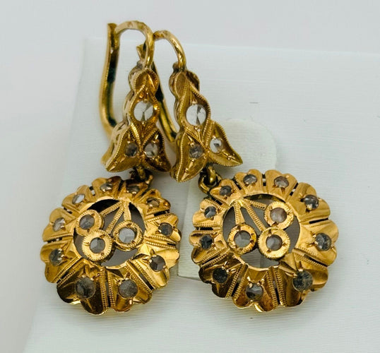 Boucles d'oreilles Boucles d'oreilles de style Art Déco en or 750 avec saphirs incolores 58 Facettes 50176