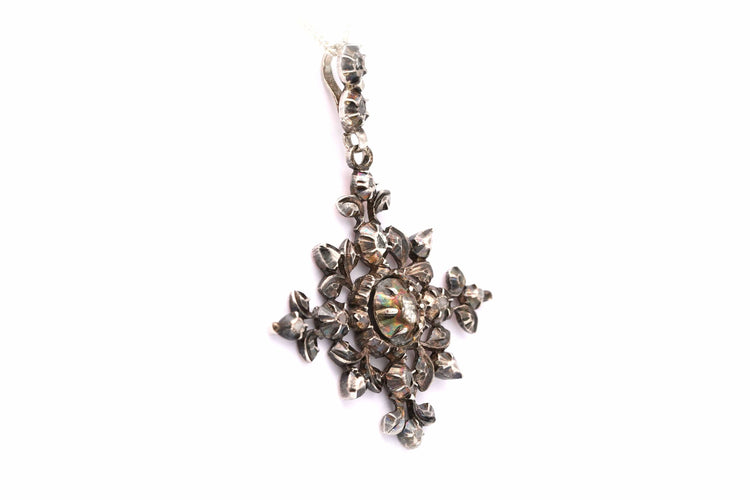 Pendentif Pendentif en or jaune et argent serti de diamants 58 Facettes B550