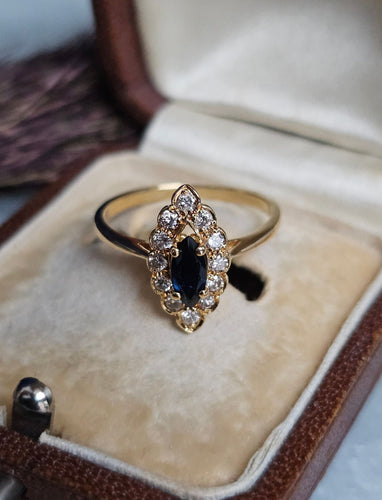 Bague 52.5 Bague marquise saphir et diamants en or jaune 18 carats 58 Facettes 706