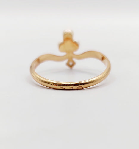 Bague trèfle antique en or rose, perles et diamant