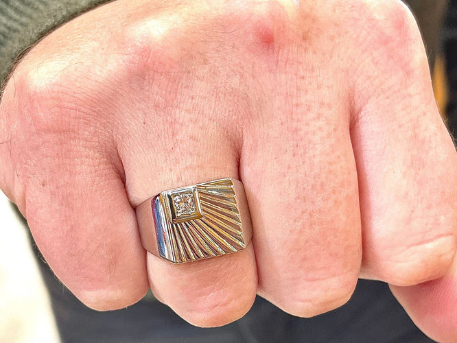 Bague 61 Chevalière homme vintage en or blanc 18 carats et diamants 58 Facettes