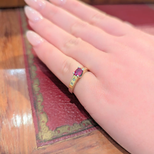 Bague 53 Bague or jaune, rubis, diamants 58 Facettes 30596