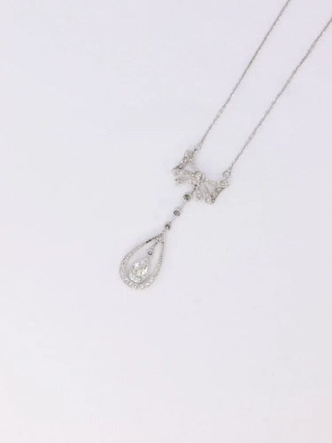Collier Collier noeud Belle Epoque or blanc diamant poire taille ancienne 58 Facettes J542