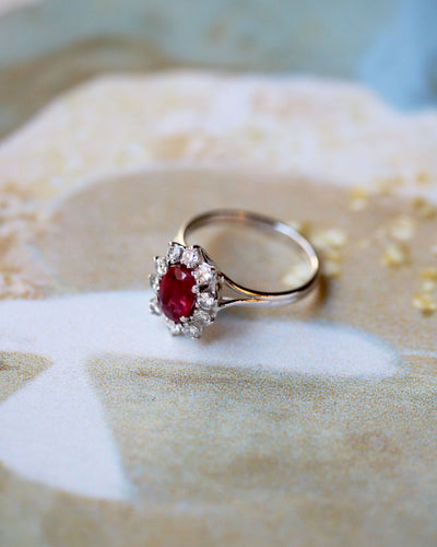 Bague 56.5 Bague Pompadour Rubis Ovale et Diamants 58 Facettes A11142