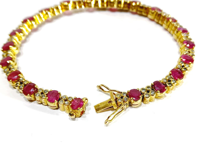 Bracelet or jaune diamants rubis