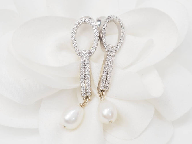 Boucles d'oreilles Pendants d'oreilles en or blanc, diamants et perles de culture 58 Facettes 33102