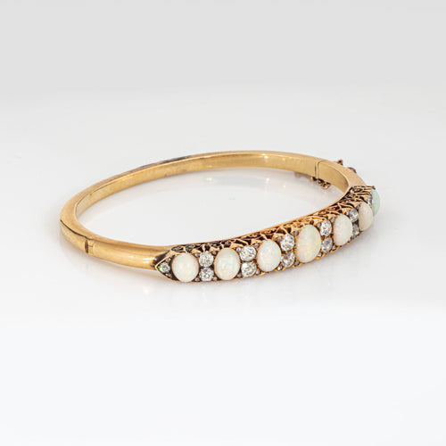 Bracelet Bracelet jonc ancien victorien en or jaune 14 carats, orné d'opale et de diamants. Bijou de haute qualité. 58 Facettes G14218