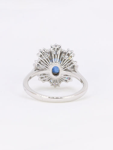 Bague 54 Bague marguerite or blanc, saphir ovale et diamants 58 Facettes 1034.12