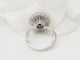 Bague 54 Bague entourage en or blanc, saphir ovale et diamants 58 Facettes 33297