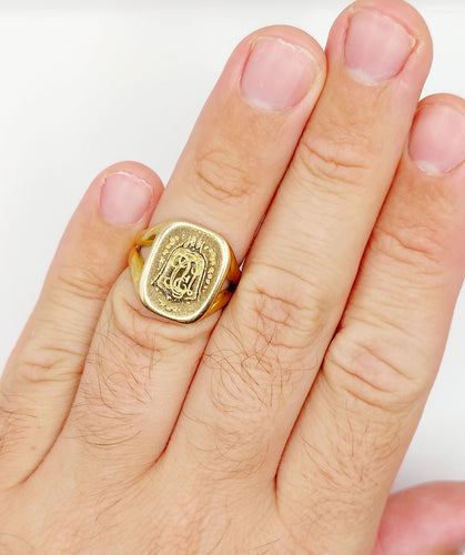 Bague 54 Chevalière antique or jaune monogrammée "Esto vir" 58 Facettes A05725
