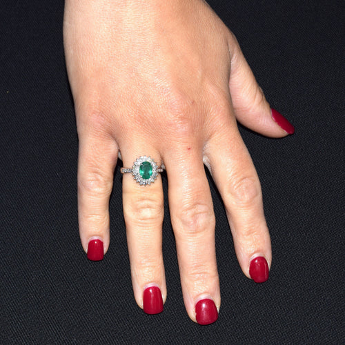 ANELLO IN ORO BIANCO 18 KT con smeraldo 1.80 ct  e diamanti 58 Facettes