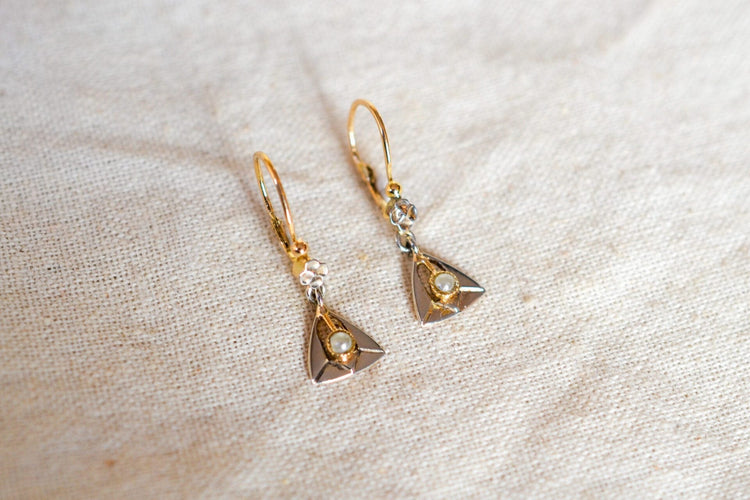 Boucles d'oreilles Dormeuses demi-perles en or jaune et or blanc 58 Facettes 3701