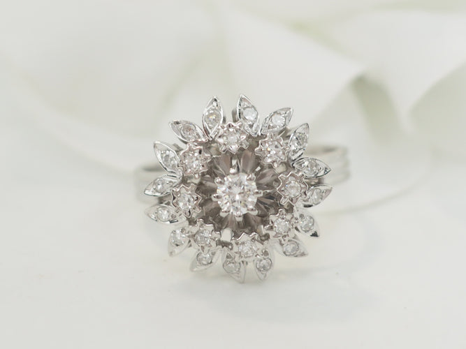 Bague 54 Bague Fleur en or blanc et diamants 58 Facettes 33233