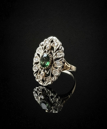 Bague Bague de style baroque ornée de péridots et de diamants 58 Facettes