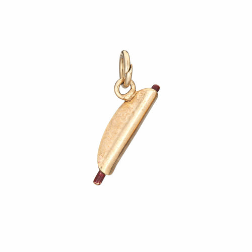 Pendentif Pendentif vintage en or jaune 14 carats avec breloque en forme de pain à hot-dog et émail rouge et jaune. Bijou inspiré par l'univers du hot-dog. 58 Facettes G14151