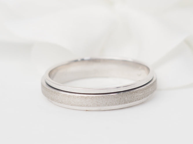 Bague 65 Bague Piaget Possession en or blanc 58 Facettes 29134