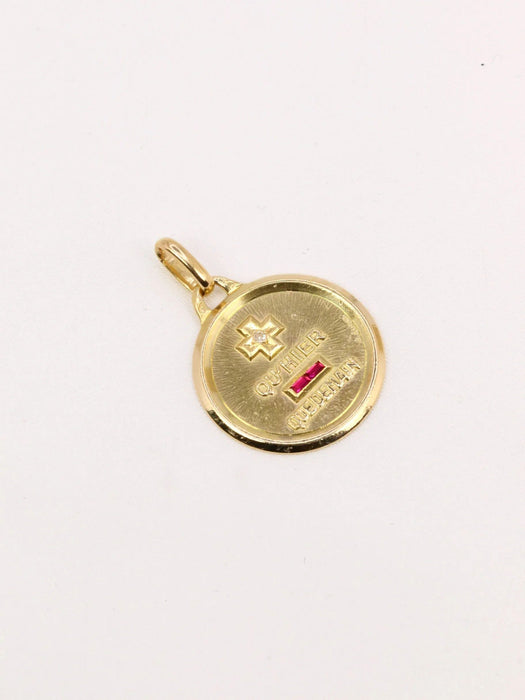 Pendentif Médaille amour Augis ronde Plus qu'hier moins que demain or jaune diamant rubis 58 Facettes J506