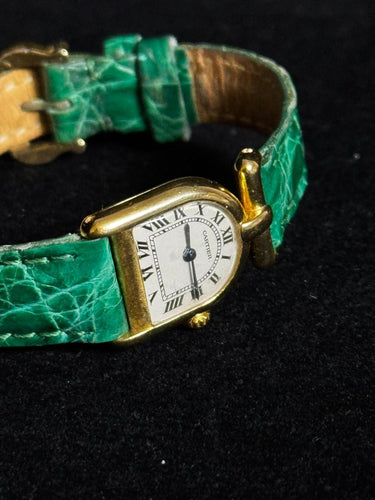 Montre [RARE] CARTIER - Montre Cloche Calandre - Petit modèle - Réf. 6603 - Or jaune 18 carats - Vintage 58 Facettes