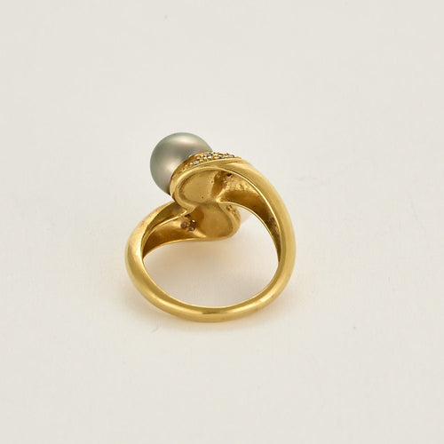 Bague 53 Bague or jaune, perles, sertie de diamants 58 Facettes 237