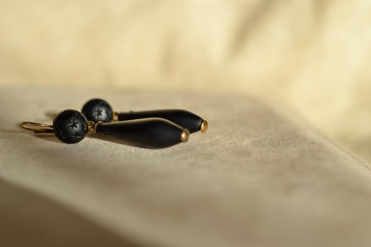 Boucles d'oreilles Pendants d'oreilles étoilés en or jaune et jais 58 Facettes 3762b