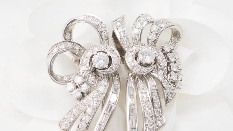 Broche Art déco double clips en or blanc et platine, diamants