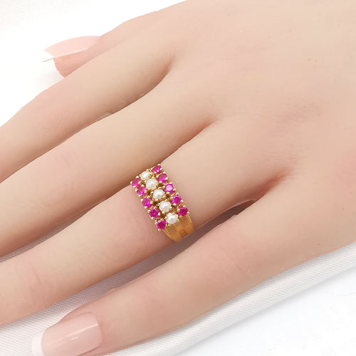 Bague or jaune, perles et rubis