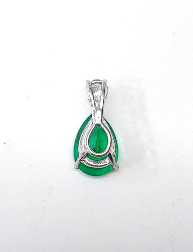 Collier Collier pendentif or blanc, émeraude et diamant 58 Facettes Pend.Emer.FA.51