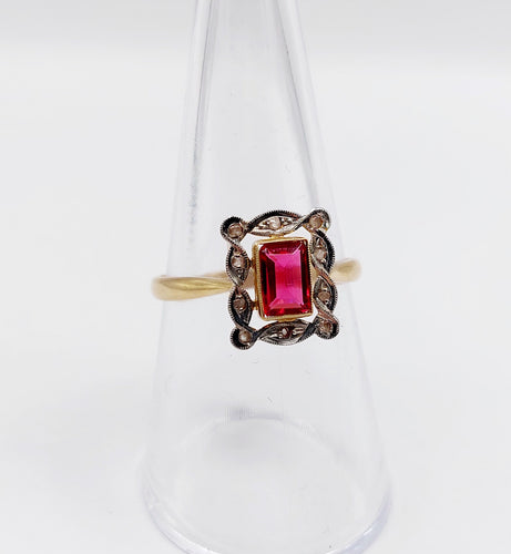 Bague 55 Bague Art Déco or jaune, pierre rouge et diamants taille rose (circa 1920) 58 Facettes A06255