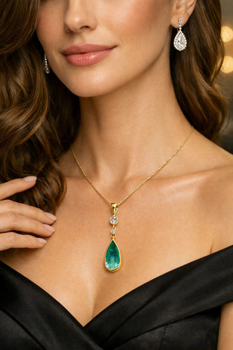 Collier Chaîne en or et pendentif avec émeraude en forme de larme 58 Facettes 50185