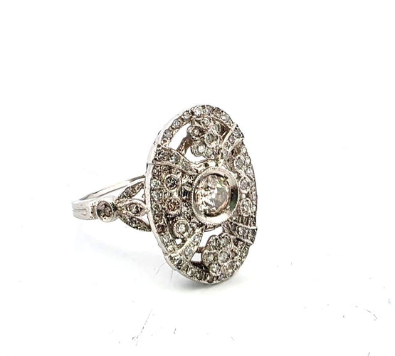 Bague 52 Bague en platine avec diamant central et diamants environnants 58 Facettes