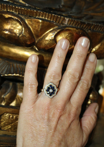 Bague 54 Bague Fleur or jaune, diamants, saphirs 58 Facettes 595