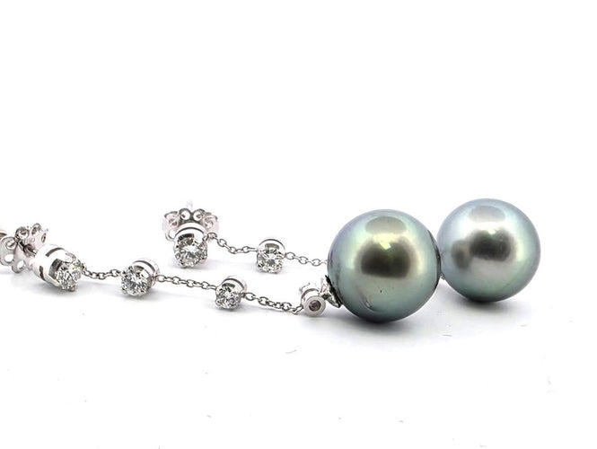 Boucles d'oreilles Boucles d'oreilles en or blanc 18 carats avec perles de Tahiti et diamants 58 Facettes