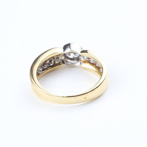 Anillo en oro amarillo 18K con diamantes talla brillante y princesa 58 Facettes 129555D