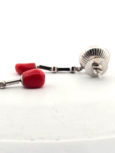 Boucles d'oreilles Boucles d'oreilles en or blanc serties de diamants et de corail 58 Facettes