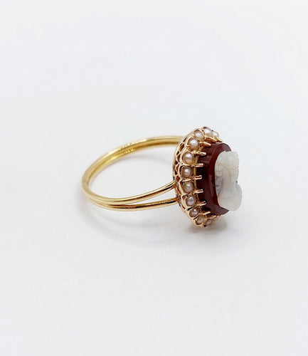 Bague 55.5 Bague marquise or jaune, camée sur agate, perles (circa 1900) 58 Facettes A04862