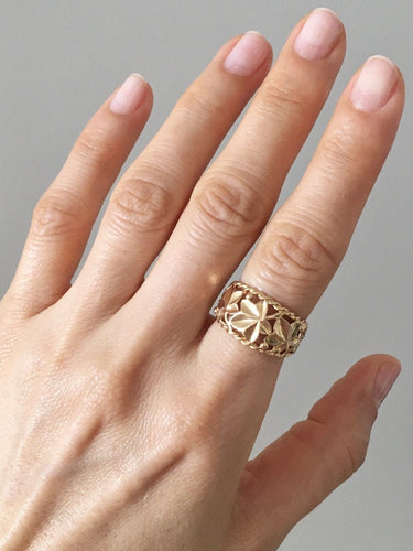 Bague en or jaune motif végétal