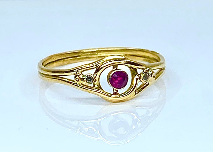 Bague 43 Bague en or jaune en rubis et diamants 58 Facettes AB588