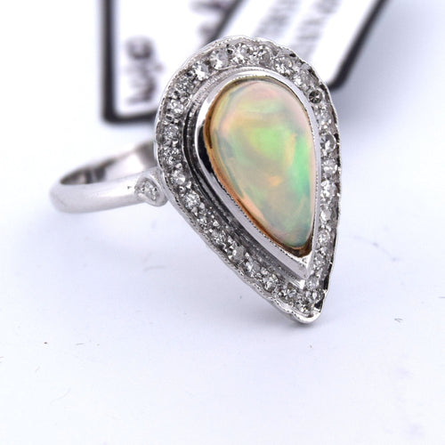 Bague 54 Bague en or jaune avec opale cabochon Déco 58 Facettes