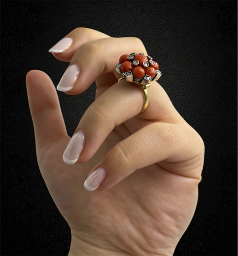 Bague Bague de style baroque, corail et diamants 58 Facettes
