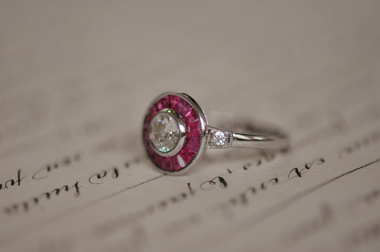 Bague 53 Antique white gold ruby old mine diamond ring 58 Facettes