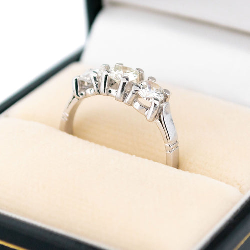 Bague 53 Bague Trilogie Diamants 58 Facettes 0472804AB5EE4A159037190DC21CD41A