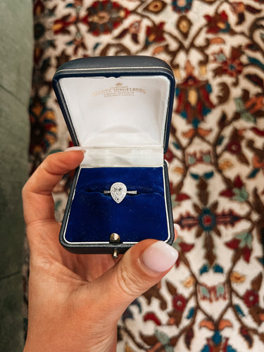 Art Déco white gold pearshape diamond ring 58 Facettes