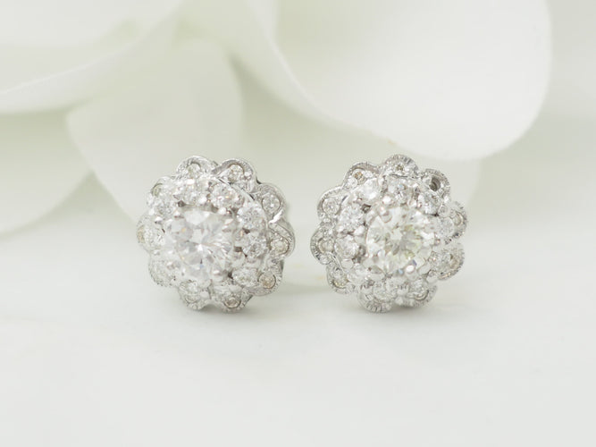 Boucles d'oreilles Puces d'oreilles en or blanc et diamants 58 Facettes 33522