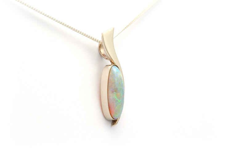 Pendentif Pendentif Années 70 en or blanc serti d'une opale 58 Facettes 20173