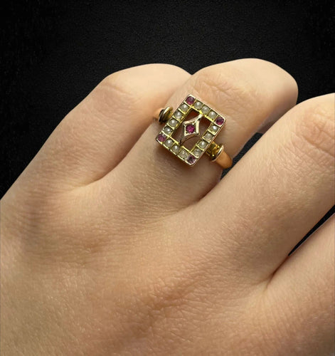 Bague Bague du début du XXe siècle ornée de rubellites et de micro-perles 58 Facettes