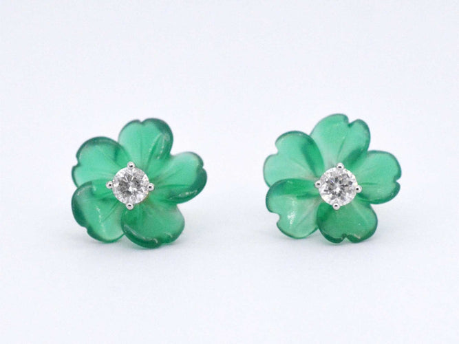 Boucles d'oreilles Boucles d'oreilles en or 0,18 carat ornées d'une fleur précieuse verte et de gros diamants 58 Facettes 2259