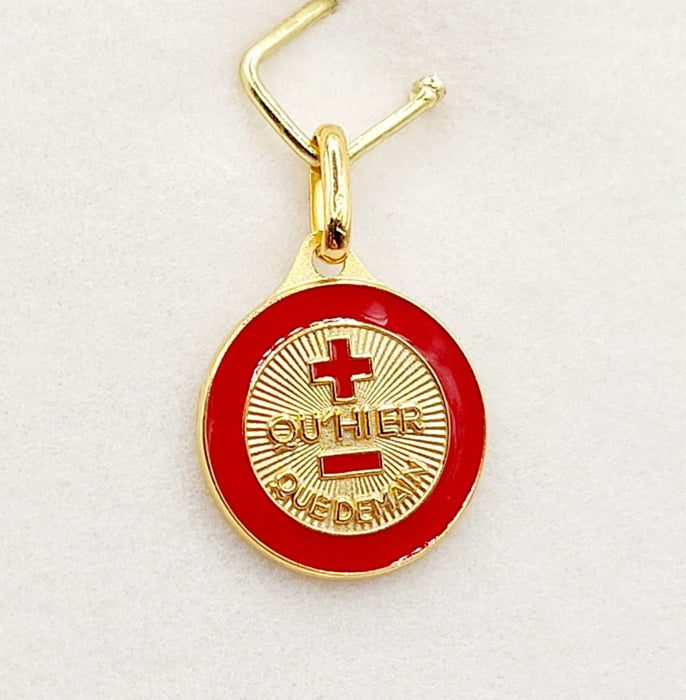 Pendentif AUGIS - Pendentif médaille d'amour or jaune  "+ qu'hier - que demain"- La Charmante Carmin 58 Facettes J10799X000