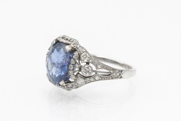 Bague 49 Bague Art Déco en platine ornée d'un saphir et de diamants impressionnants, années 1930. 58 Facettes 11300