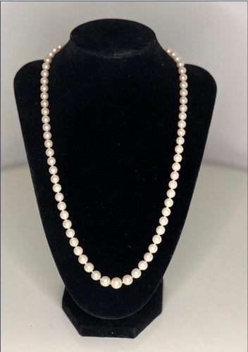 Collier Collier 58 perles Akoya Fermoir Or 18k Saphir 54 cm 58 Facettes